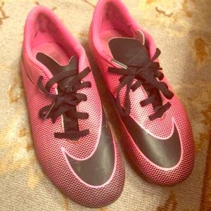 Sz 5.5 Nike Youth Soccer cleats